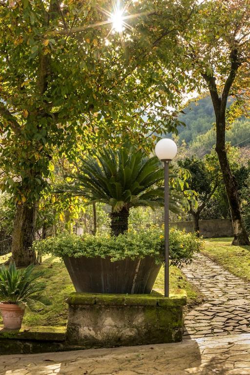 Апартаменты Casale Le Noci Вико-Экуенсе Экстерьер фото