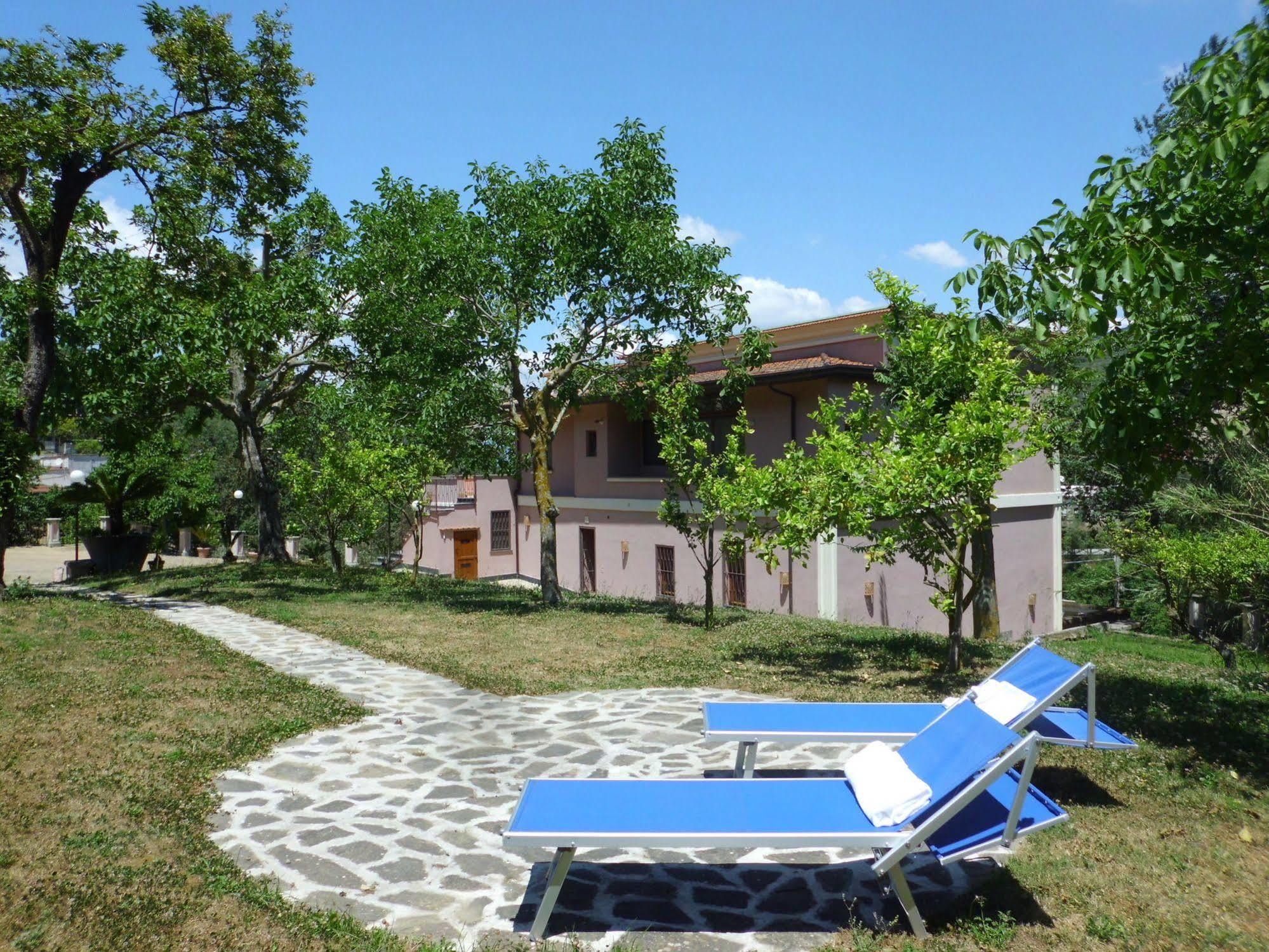 Апартаменты Casale Le Noci Вико-Экуенсе Экстерьер фото