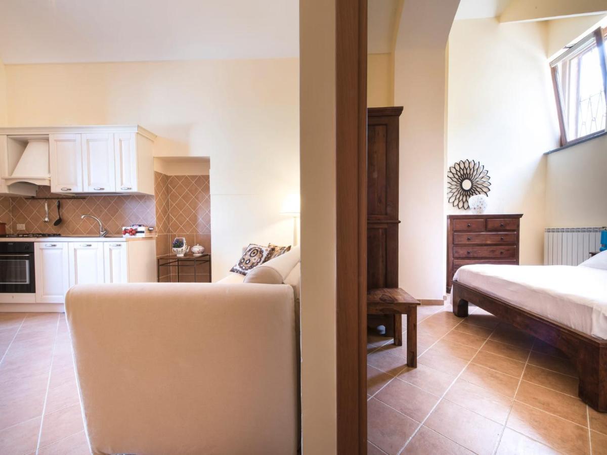 Апартаменты Casale Le Noci Вико-Экуенсе Экстерьер фото